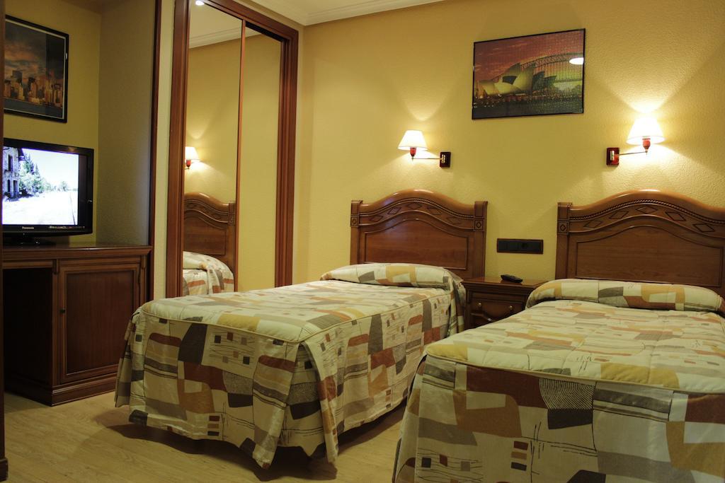 Hostal Ana Belen Madrid Extérieur photo