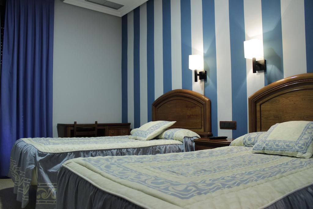 Hostal Ana Belen Madrid Extérieur photo
