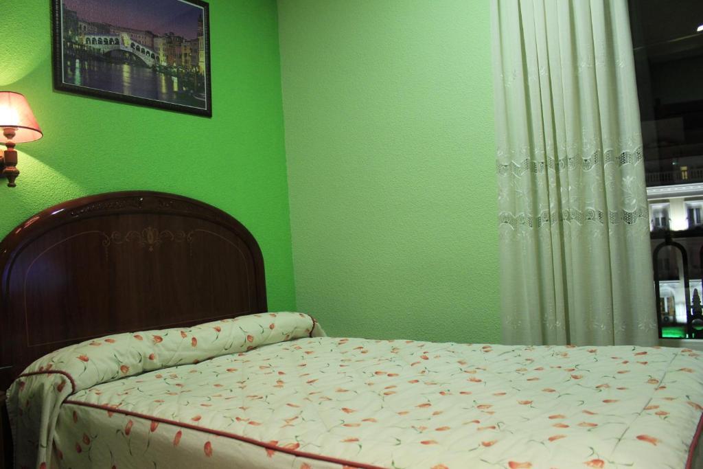 Hostal Ana Belen Madrid Extérieur photo